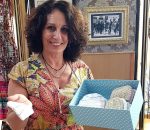 Entrevista: El Barato Artesanal teje más de 30 gorritos para la Unidad de Neonatos de Reina Sofía