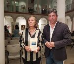 Elena Cobos presenta “Cielo Sereno” su primer poemario