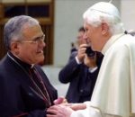 Las campanas tocan en señal de duelo por Benedicto XVI