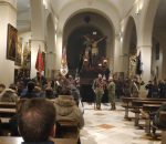 Martes Santo: La Vera Cruz celebra una solemne exposición de sus titulares, escoltados por los militares, tras suspender la salida.