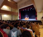 Unos 200 alumnos y alumnas del IES Emilio Canalejo celebran el 750 aniversario del filósofo Tomás de Aquino en el Teatro Garnelo