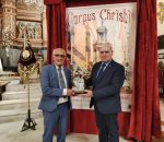 Ricardo Carrasco recibe el premio Cofrade Ejemplar en la presentación de la Solemnidad del Corpus Christi