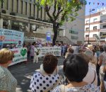 Concentración en defensa de la sanidad pública y en protesta por la falta de sanitarios y por el cierre de los centros de salud por la tarde