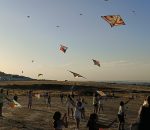 Más de 150 niños y niñas participan en la actividad del Vuelo de Cometas