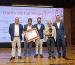 La Peña ‘El Lucero’ recibe el premio ‘Rojo el Alpargatero’ del Cante de las Minas por el 50 aniversario de la Cata Flamenca