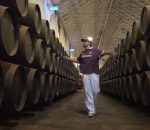 Luis Salido estrena “Mis Llamadas”, su nuevo videoclip grabado en las Bodegas Pérez Barquero