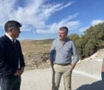 Junta y Ayuntamiento visitan el arreglo de los caminos de la ‘La Zarza’ y ‘Pleito de los Molinos’