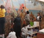 Radicales climáticos arrojan pintura al cuadro «Primer homenaje a Cristóbal Colón” de José Garnelo en el Museo Naval