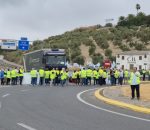 Las plataformas por la Sanidad Pública protestan con el corte de los accesos a las dos rotondas del Portichuelo