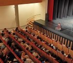 Pamela Palenciano presenta su monólogo ‘No solo duelen los golpes’ al alumnado del IES Inca Garcilaso