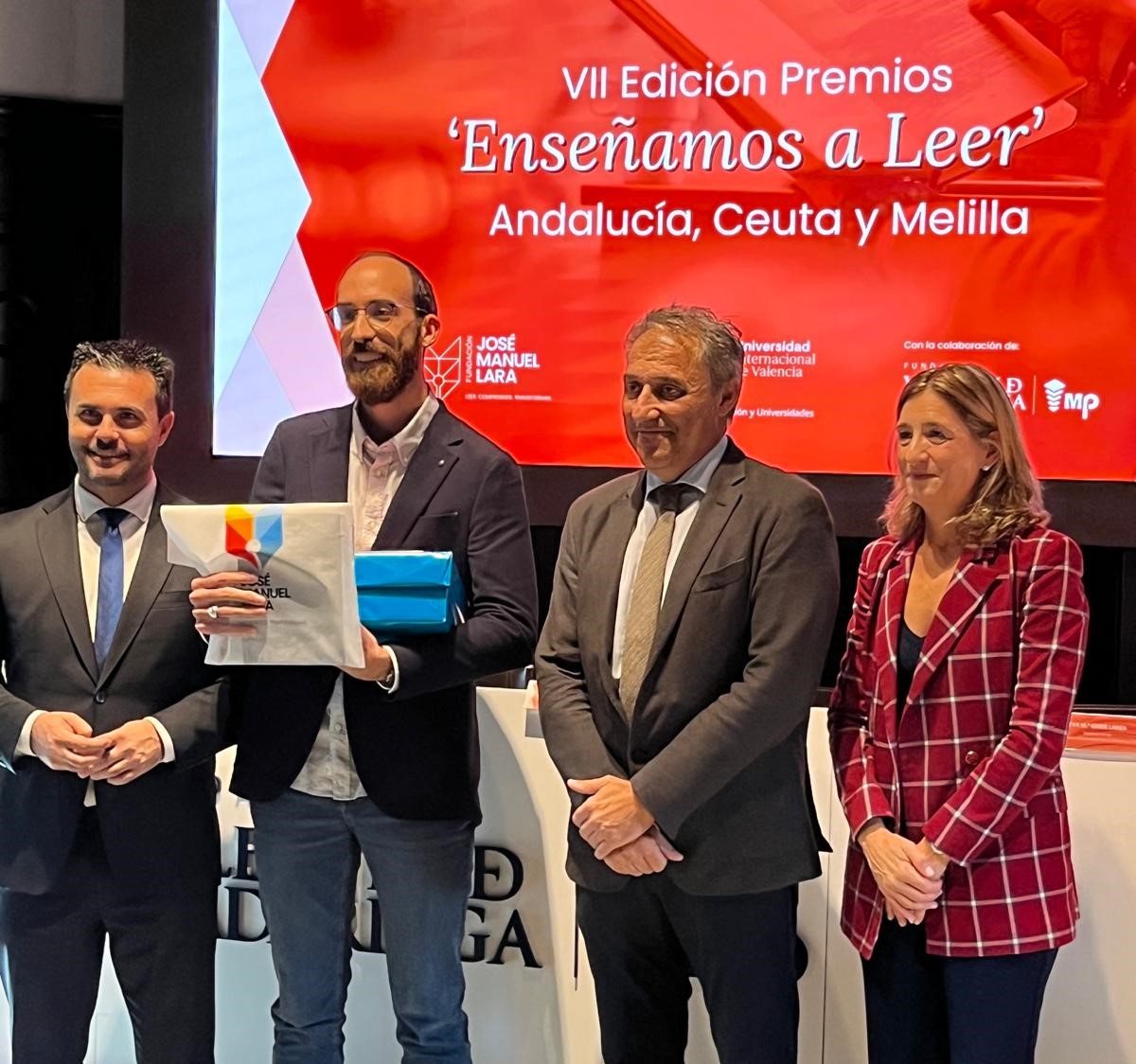 El profesor Jesús Rivas recibe el premio por el proyecto educativo ...