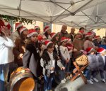 Jóvenes venenciadores brindan por la Navidad y el Año Nuevo