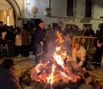 Gran acogida de la candelá en honor a San Sebastián