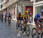 La Vuelta Ciclista a Andalucía llena de color y ambiente las calles de Montilla