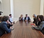 La subdelegada anuncia un paquete de ayudas directas para los agricultores