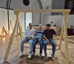 El arte de reciclar palés protagoniza una exposición de Manuel Jiménez y Vito Luque